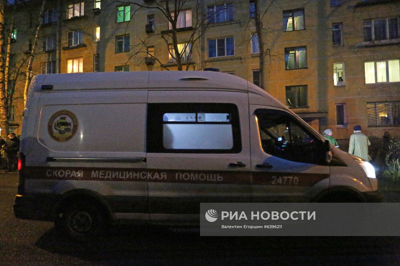 Мужчина захватил в заложники детей в квартире в пригороде Санкт-Петербурга