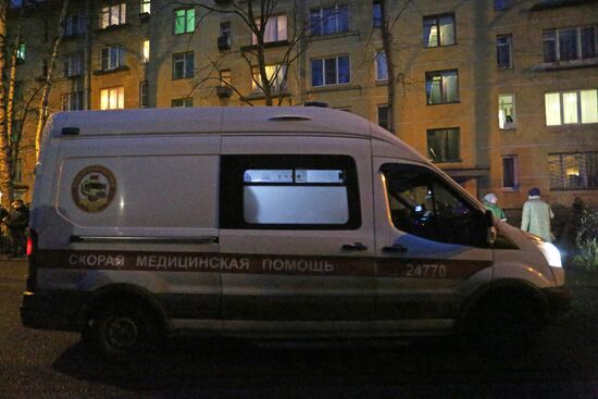 Мужчина захватил в заложники детей в квартире в пригороде Санкт-Петербурга