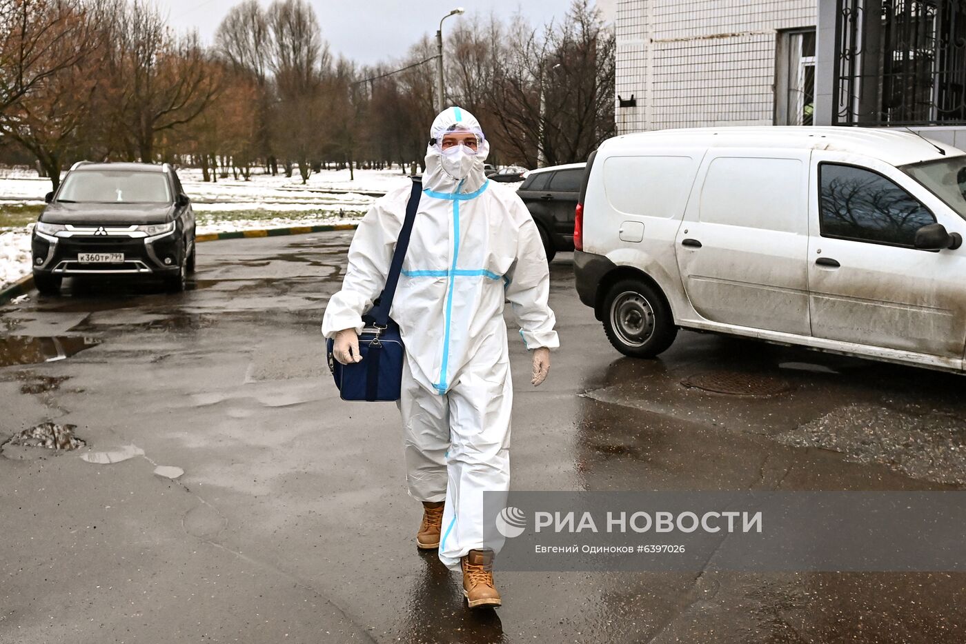 В Москве больным COVID-19 на дом доставляют бесплатные лекарства