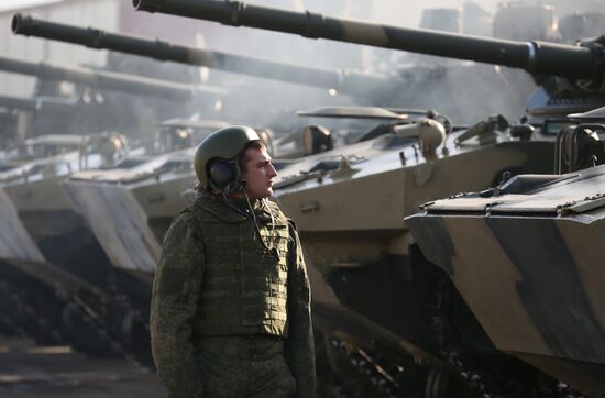 Передача боевых машин на вооружение десантно-штурмовой дивизии ВДВ