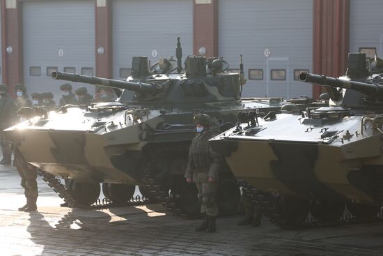 Передача боевых машин на вооружение десантно-штурмовой дивизии ВДВ