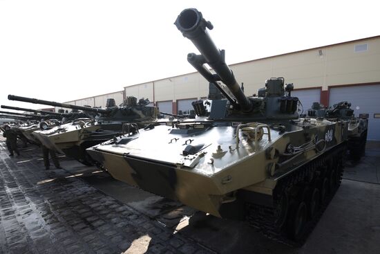 Передача боевых машин на вооружение десантно-штурмовой дивизии ВДВ