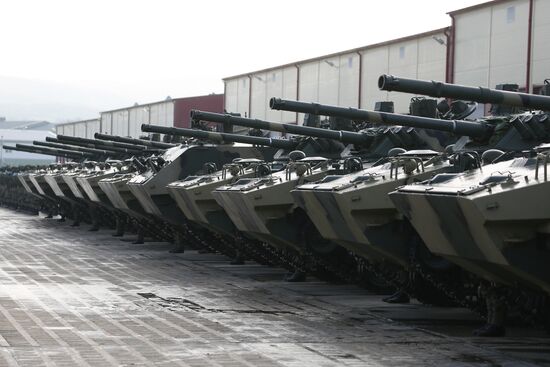 Передача боевых машин на вооружение десантно-штурмовой дивизии ВДВ