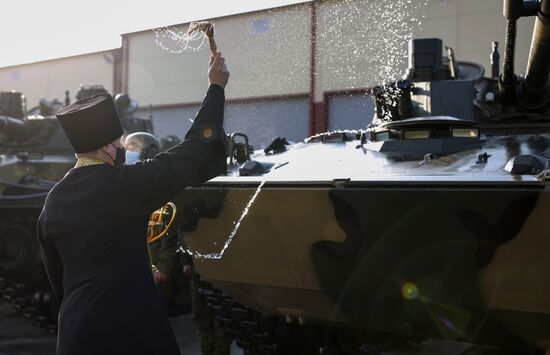 Передача боевых машин на вооружение десантно-штурмовой дивизии ВДВ