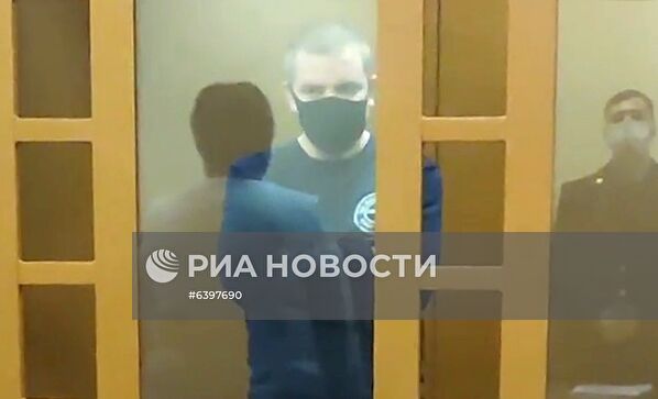 Суд в Петербурге арестовал мужчину, захватившего в квартире шестерых детей