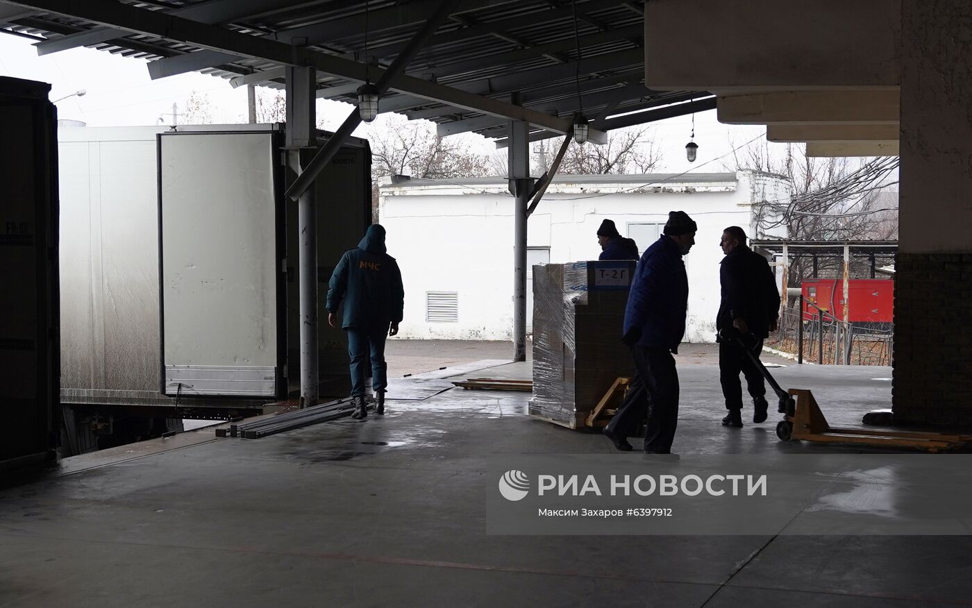 Сотый гуманитарный конвой из России прибыл в Донбасс