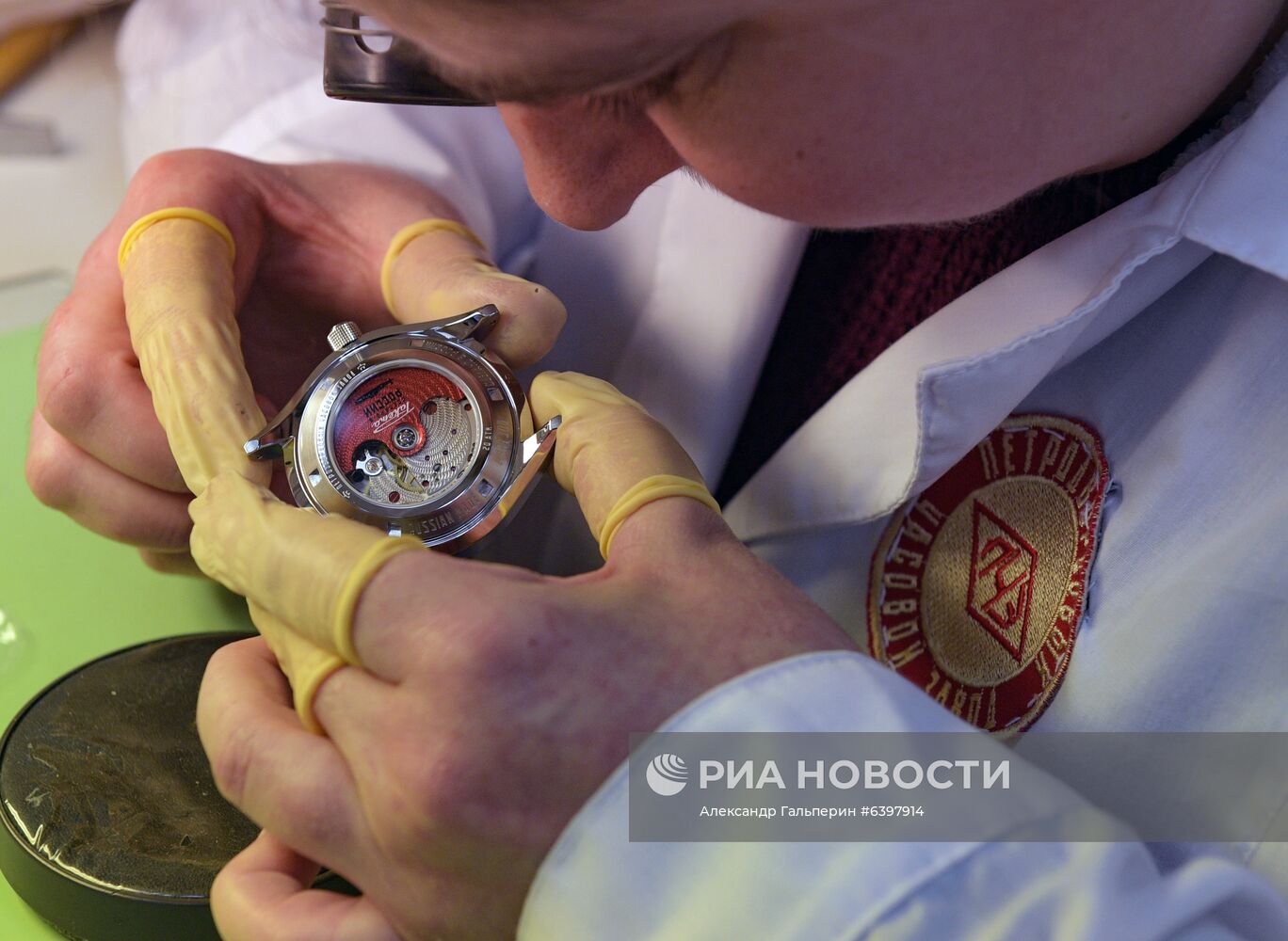 Работа часовщика Дэвида Хендерсона-Стюарта на заводе "Ракета"