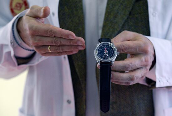 Работа часовщика Дэвида Хендерсона-Стюарта на заводе "Ракета"