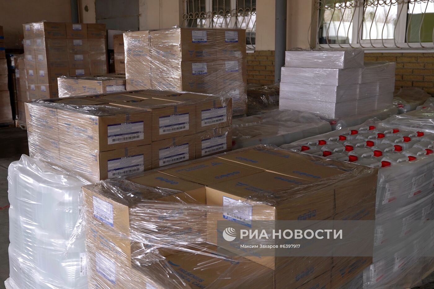 Сотый гуманитарный конвой из России прибыл в Донбасс