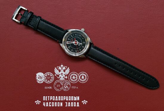 Работа часовщика Дэвида Хендерсона-Стюарта на заводе "Ракета"