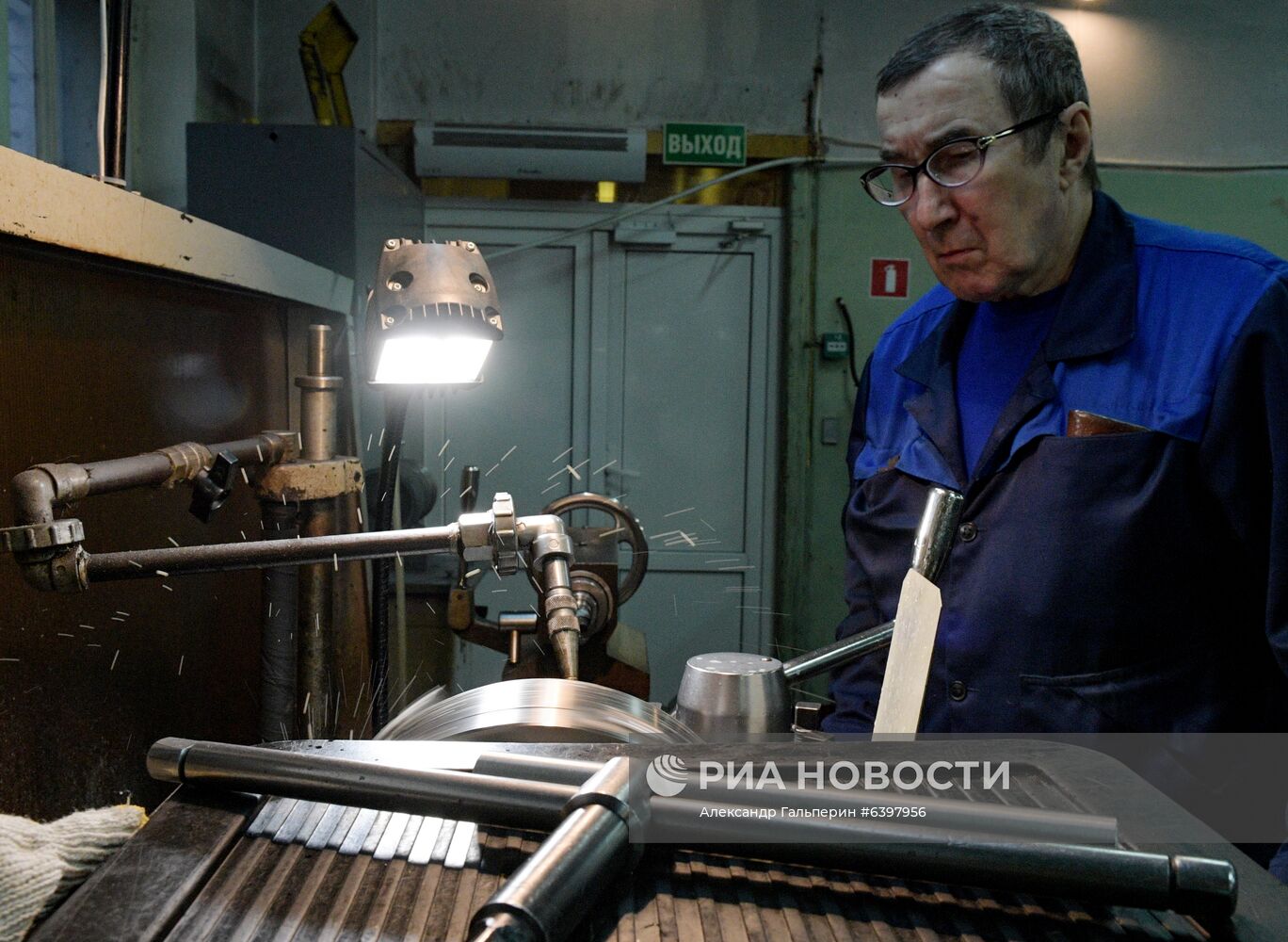 Работа часовщика Дэвида Хендерсона-Стюарта на заводе "Ракета"