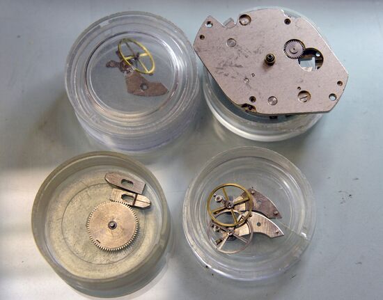 Работа часовщика Дэвида Хендерсона-Стюарта на заводе "Ракета"