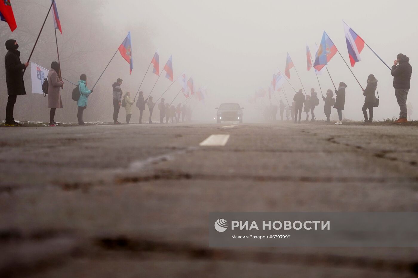 Сотый гуманитарный конвой из России прибыл в Донбасс