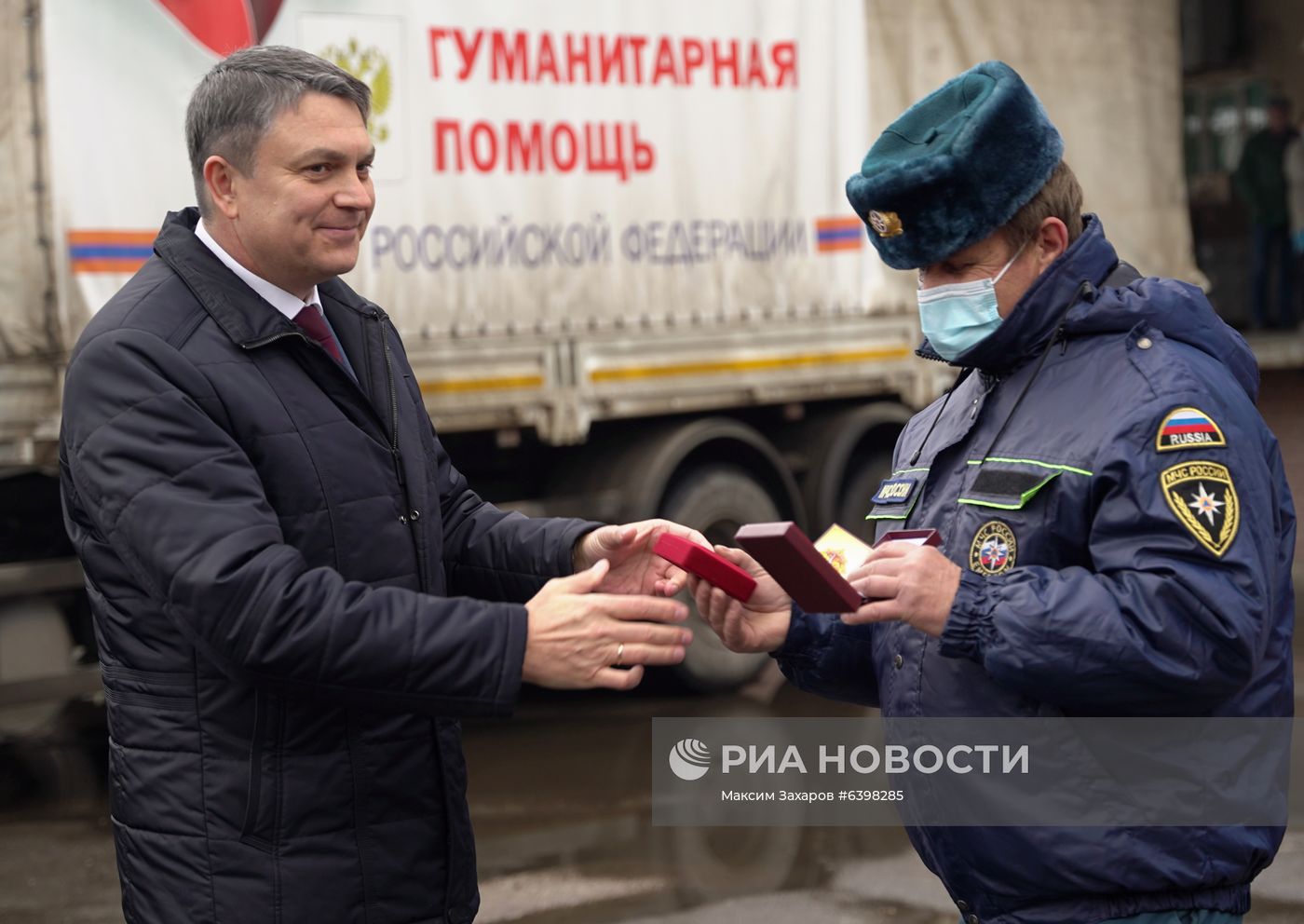 Сотый гуманитарный конвой из России прибыл в Донбасс