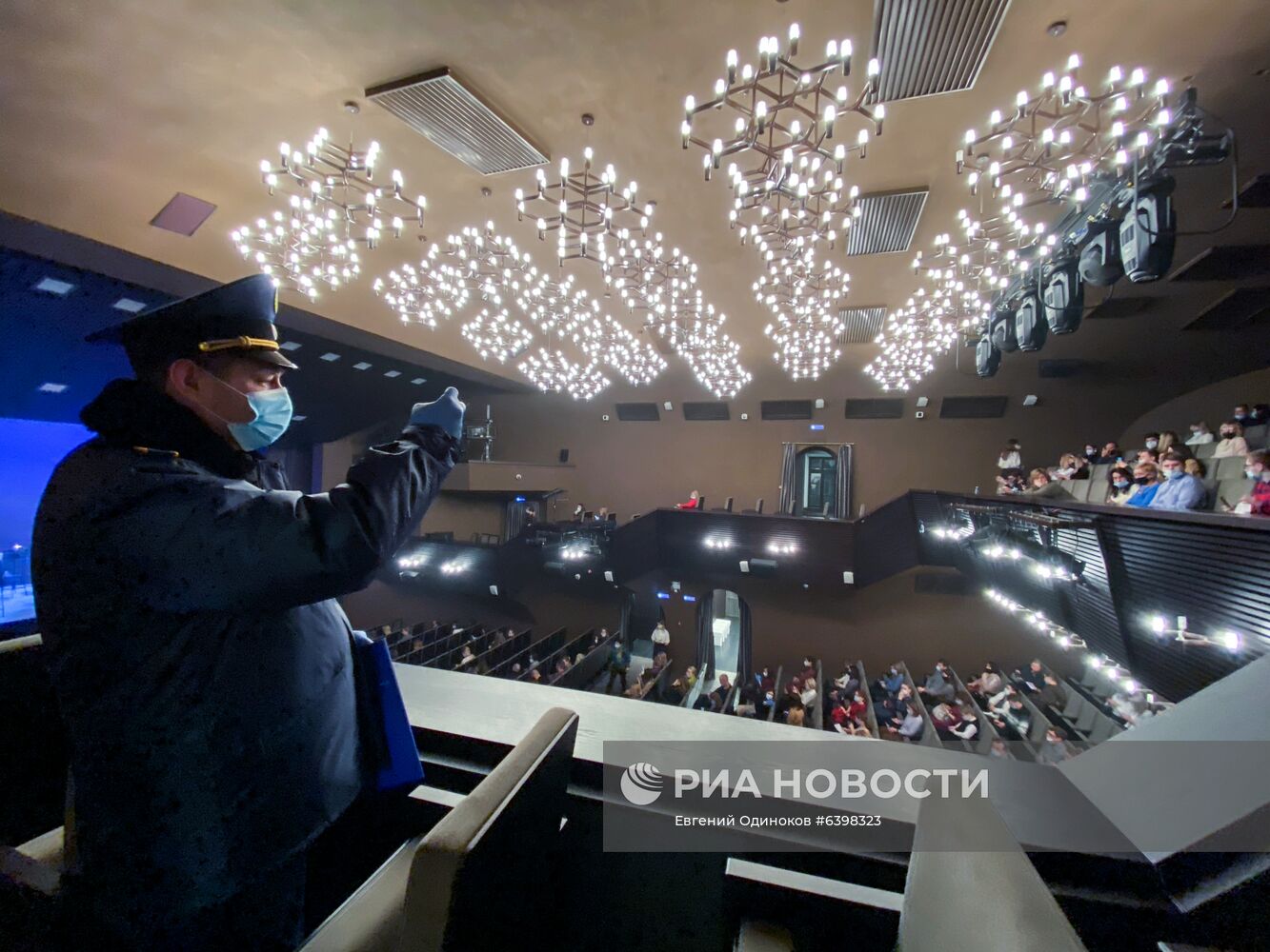 Рейд по проверке профилактики COVID-19 в театре "Современник"