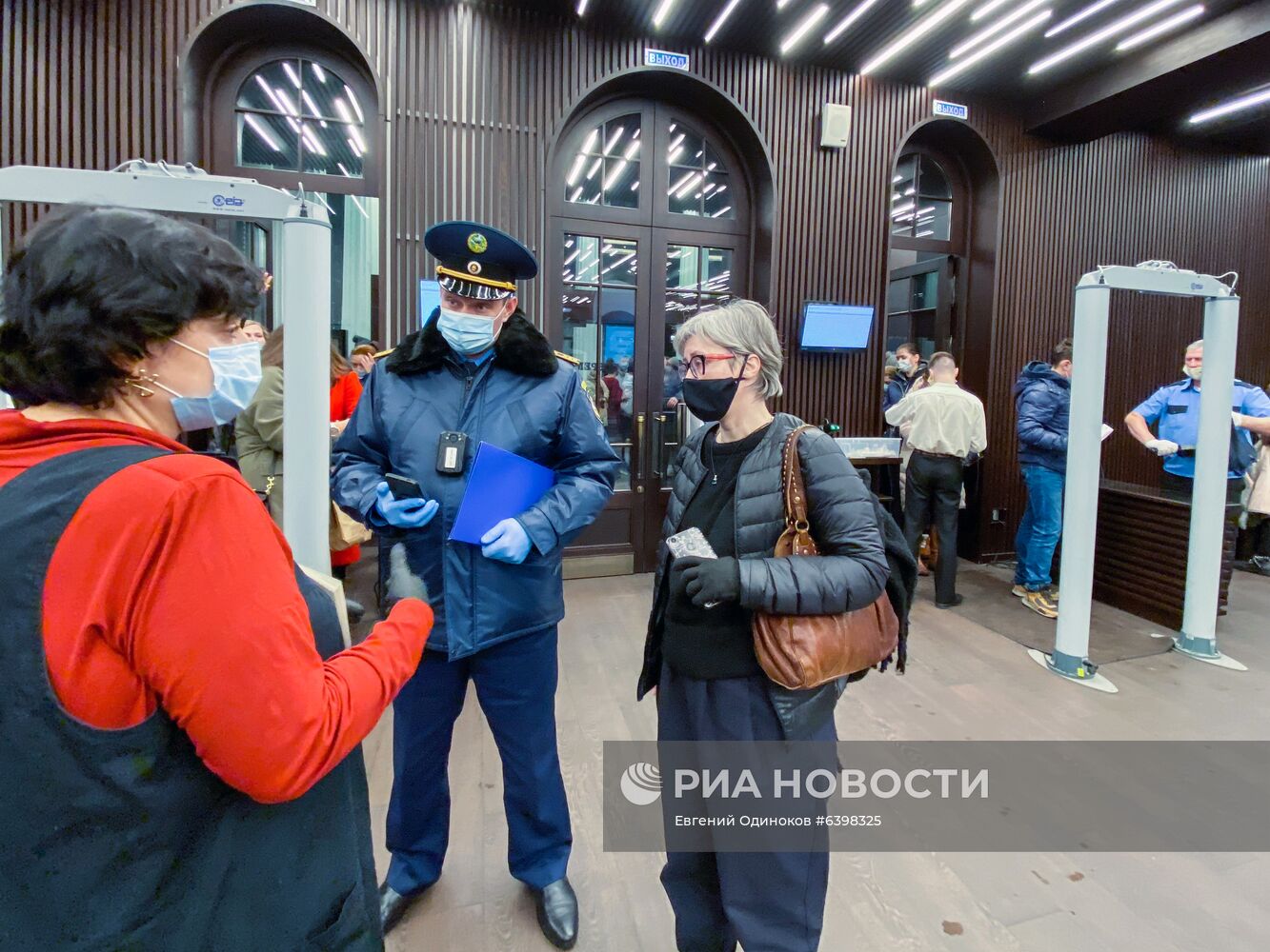 Рейд по проверке профилактики COVID-19 в театре "Современник"