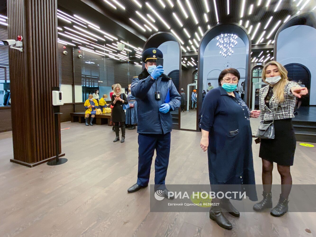 Рейд по проверке профилактики COVID-19 в театре "Современник"