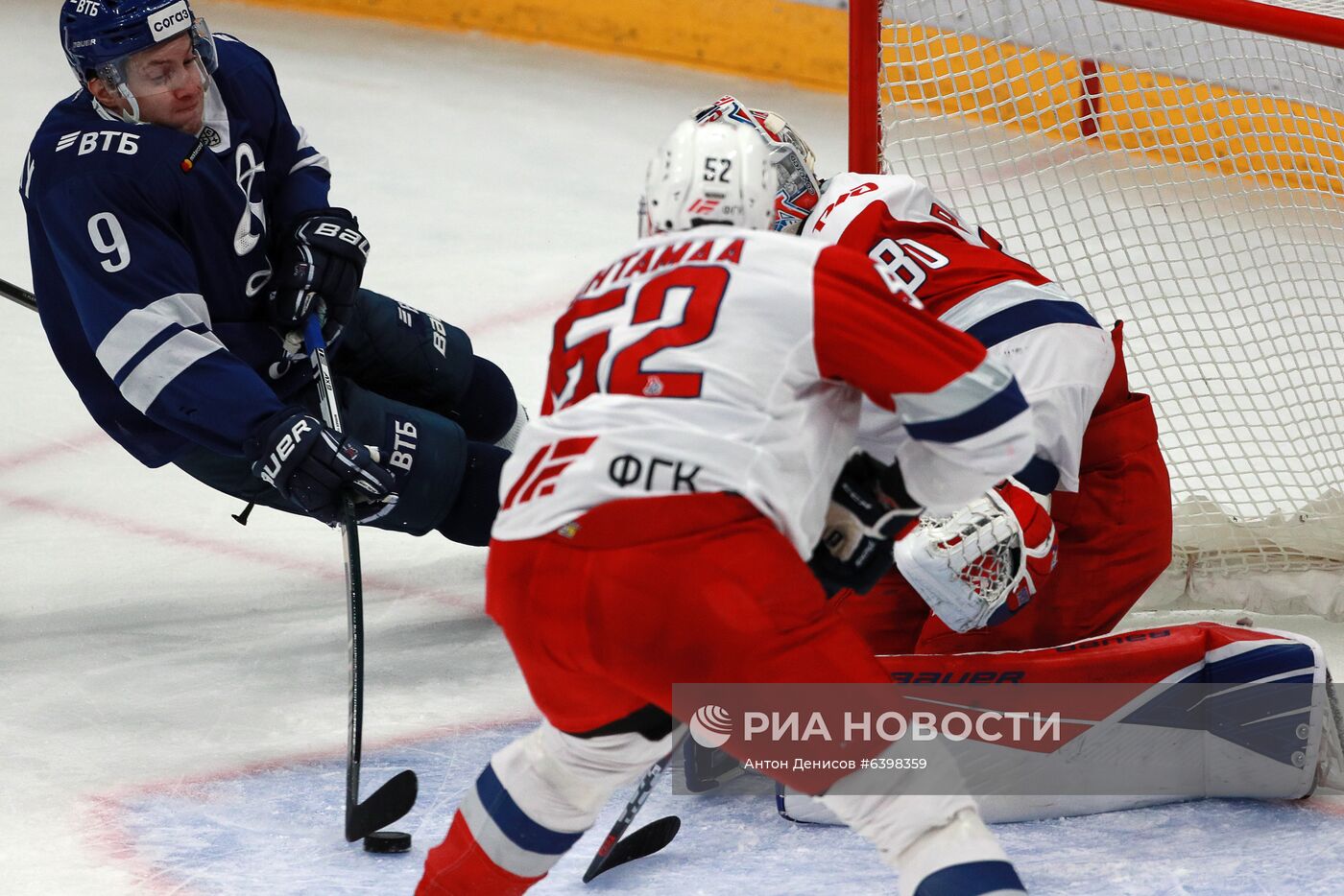 Хоккей. КХЛ. Матч "Динамо" (Москва) - "Локомотив"