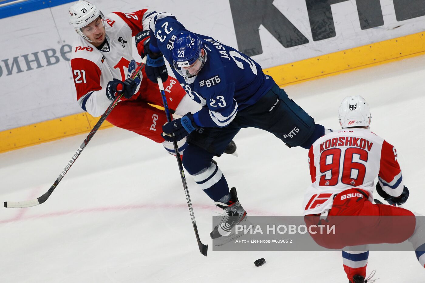 Хоккей. КХЛ. Матч "Динамо" (Москва) - "Локомотив"