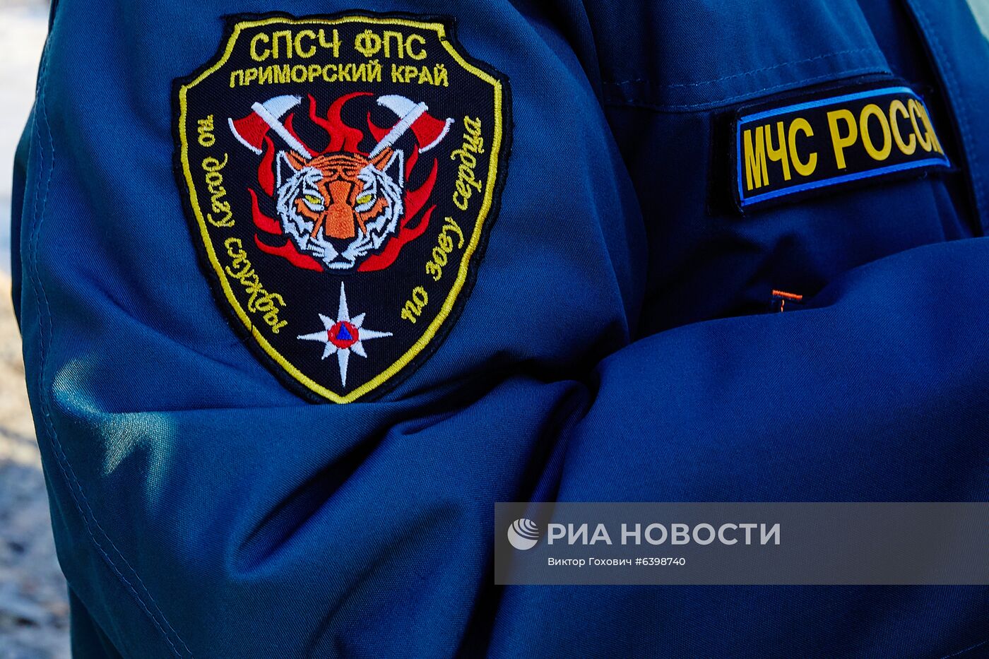 На острове Русский организовали полевые кухни после закрытия моста из-за обледенения 