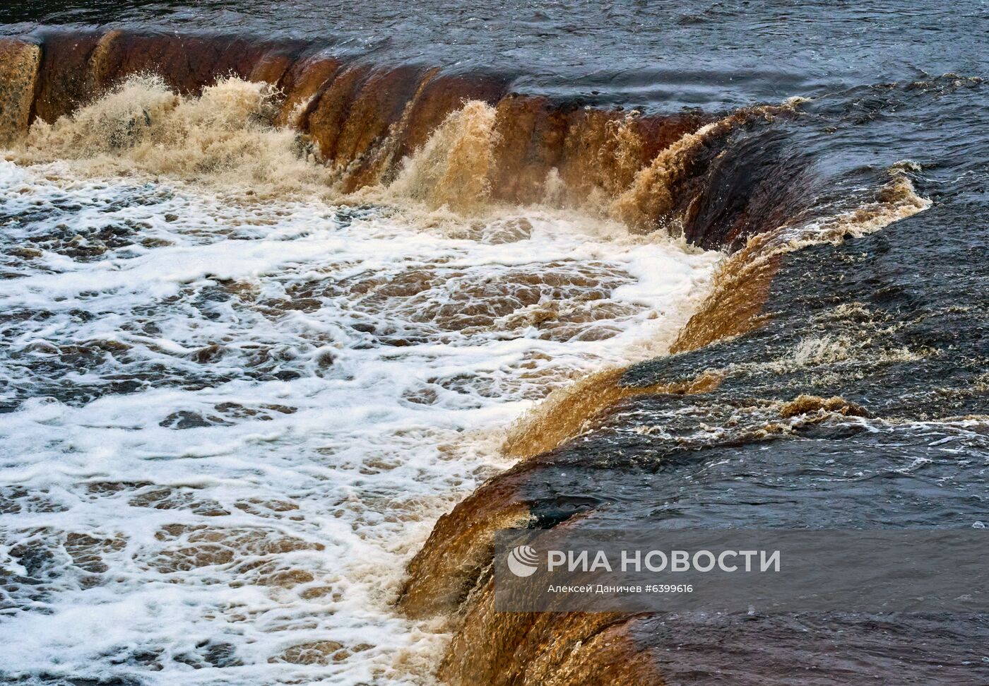 Тосненский водопад