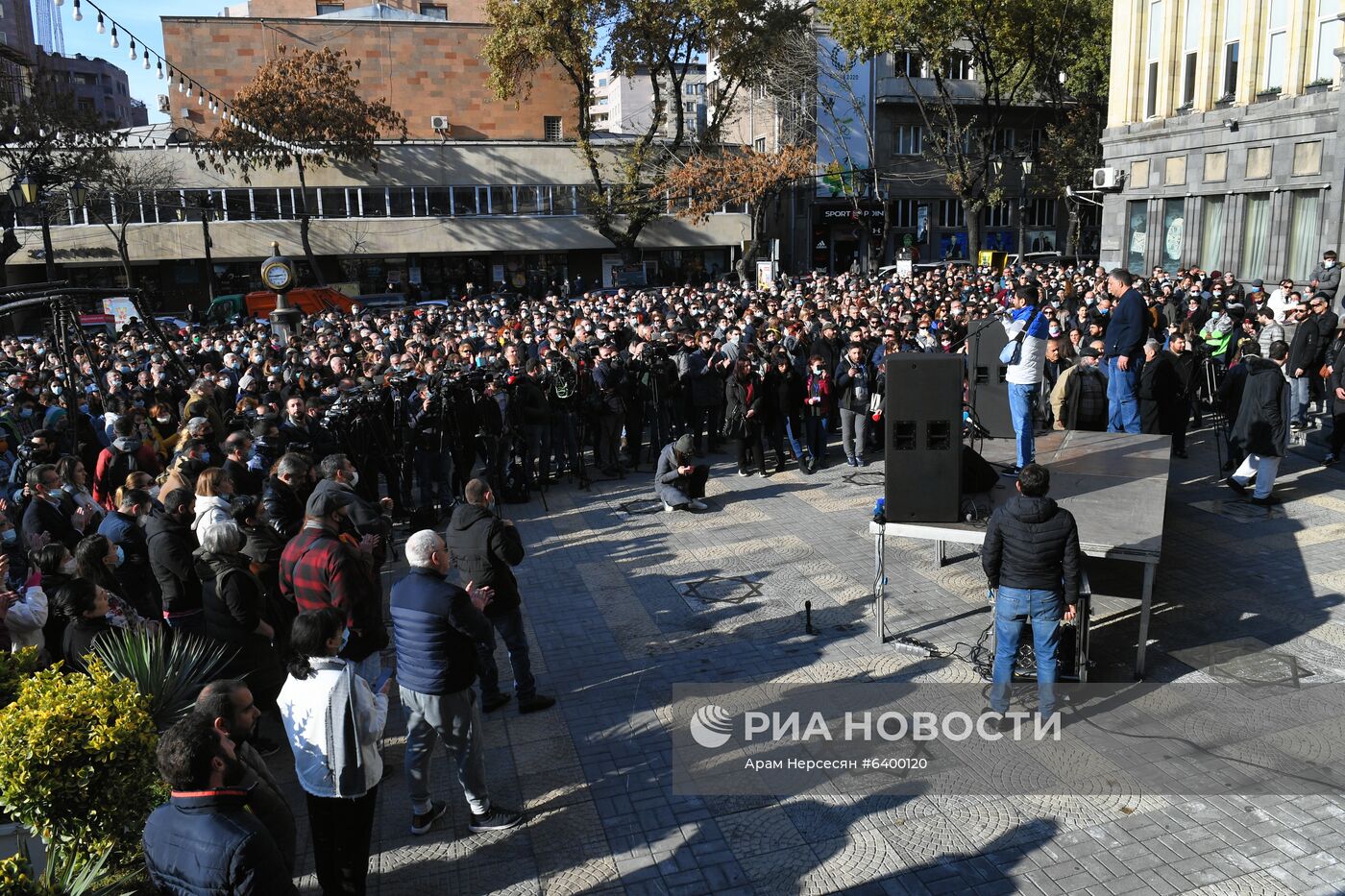 Акция в Ереване с требованием возвращения военнопленных и тел погибших в Карабахе военнослужащих