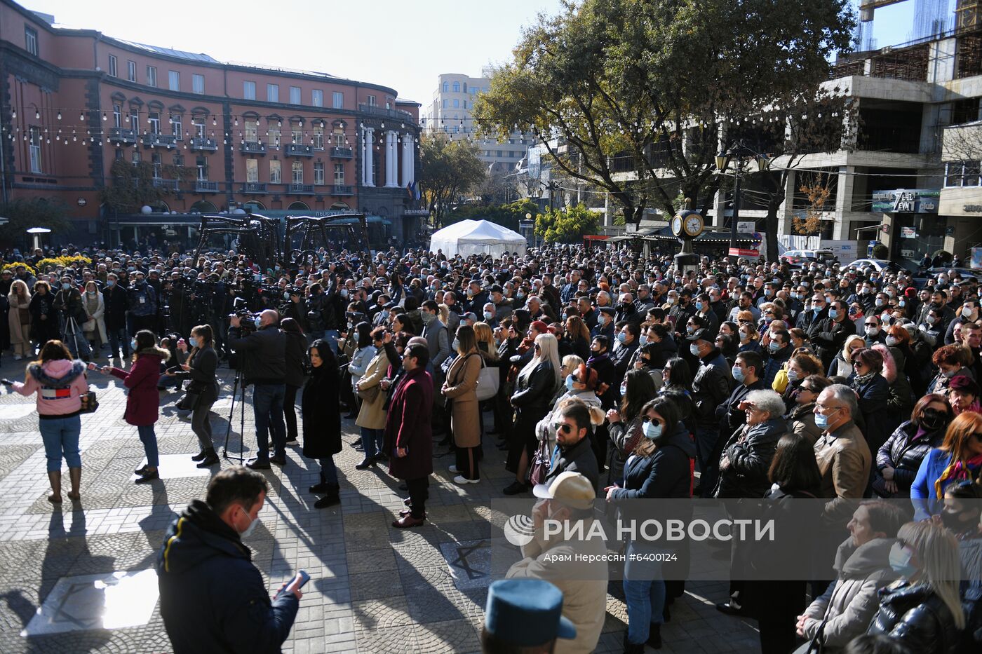 Акция в Ереване с требованием возвращения военнопленных и тел погибших в Карабахе военнослужащих