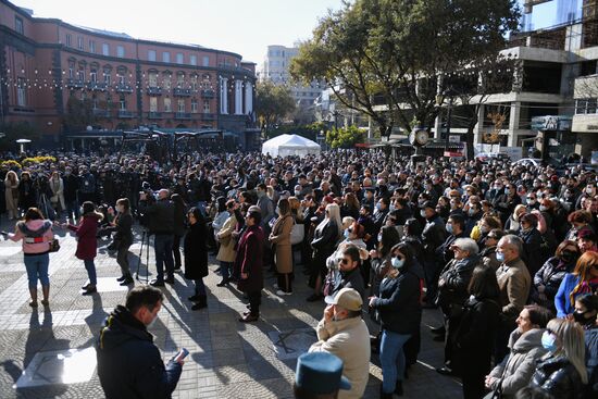 Акция в Ереване с требованием возвращения военнопленных и тел погибших в Карабахе военнослужащих