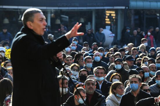 Акция в Ереване с требованием возвращения военнопленных и тел погибших в Карабахе военнослужащих