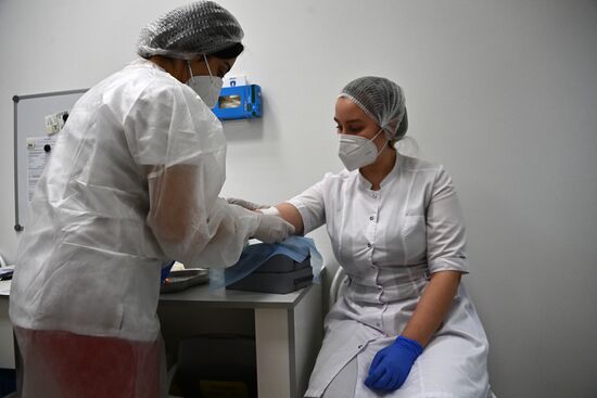 Оценка эффективности вакцины Sputnik V в лаборатории "Гемотест"