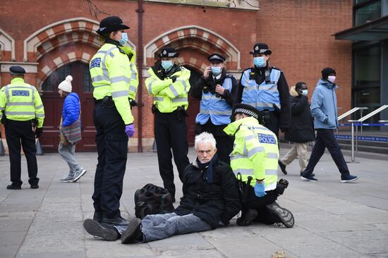 Акция протеста против мер по борьбе с коронавирусом в Лондоне