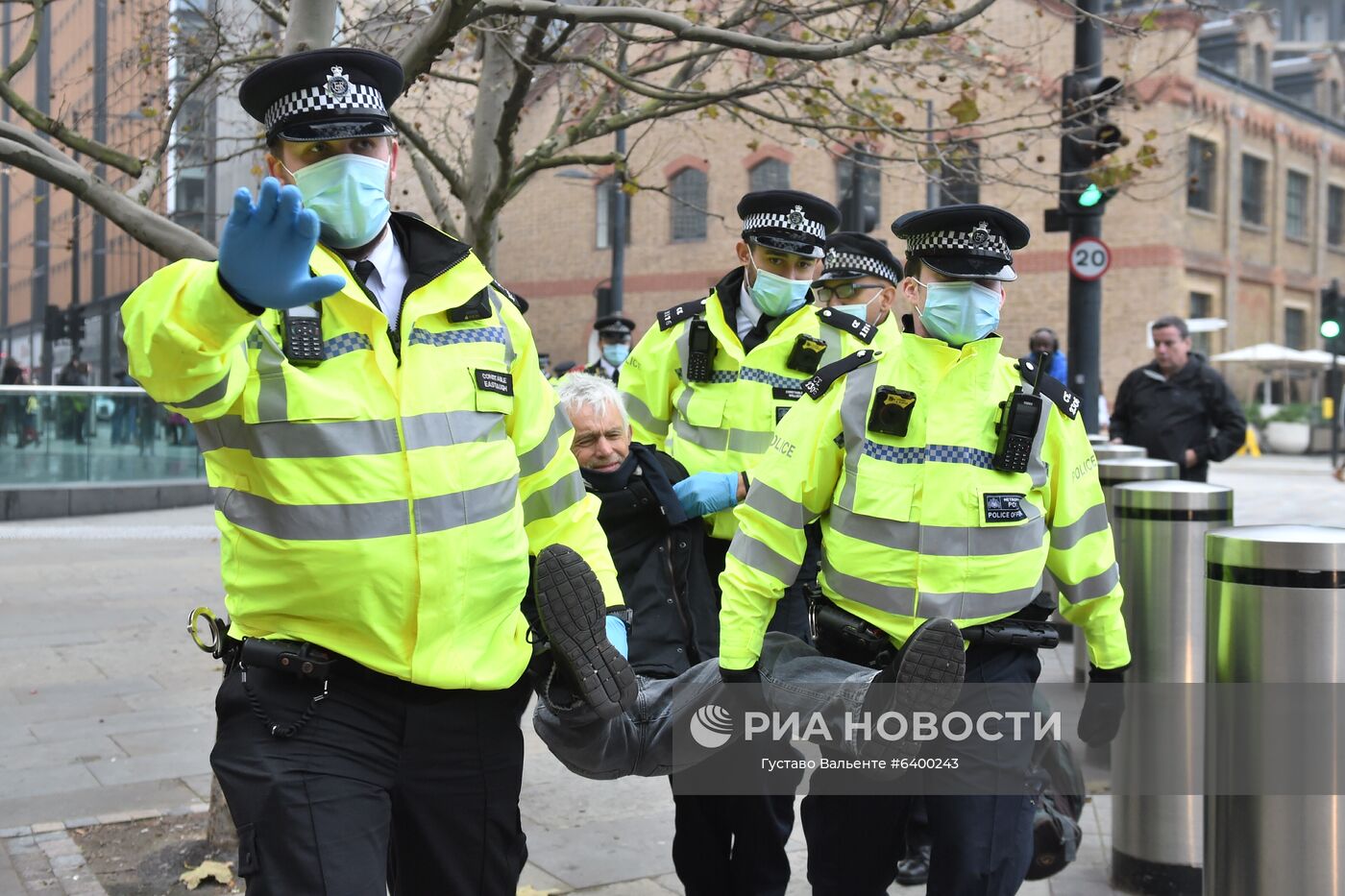 Акция протеста против мер по борьбе с коронавирусом в Лондоне