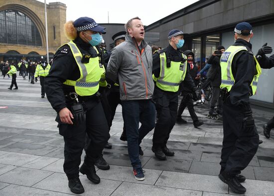 Акция протеста против мер по борьбе с коронавирусом в Лондоне