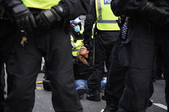 Акция протеста против мер по борьбе с коронавирусом в Лондоне