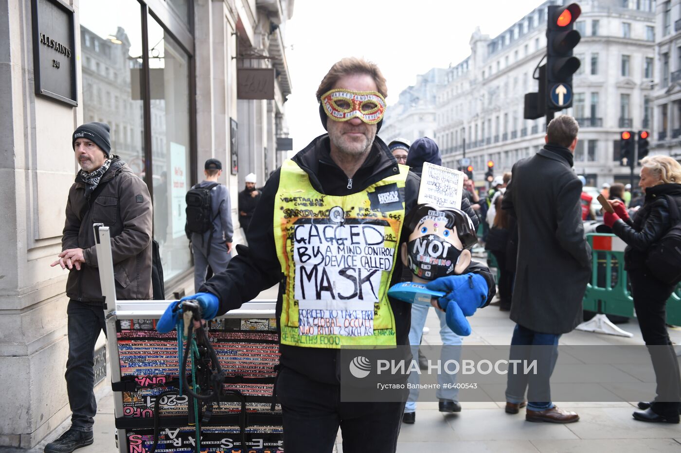Акция протеста против мер по борьбе с коронавирусом в Лондоне