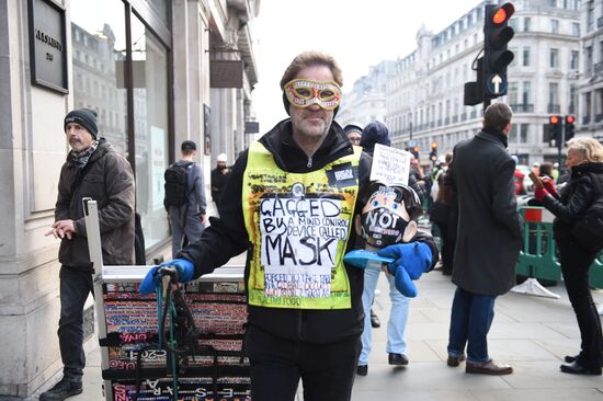 Акция протеста против мер по борьбе с коронавирусом в Лондоне