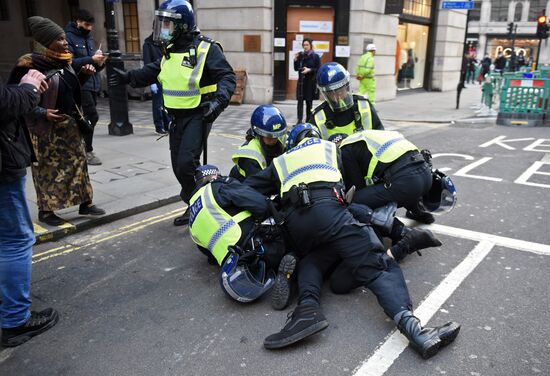 Акция протеста против мер по борьбе с коронавирусом в Лондоне