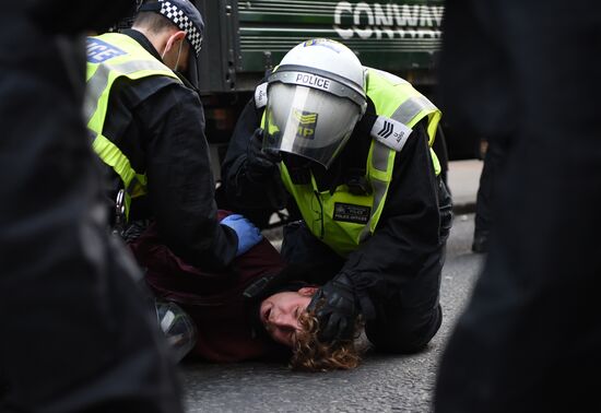 Акция протеста против мер по борьбе с коронавирусом в Лондоне