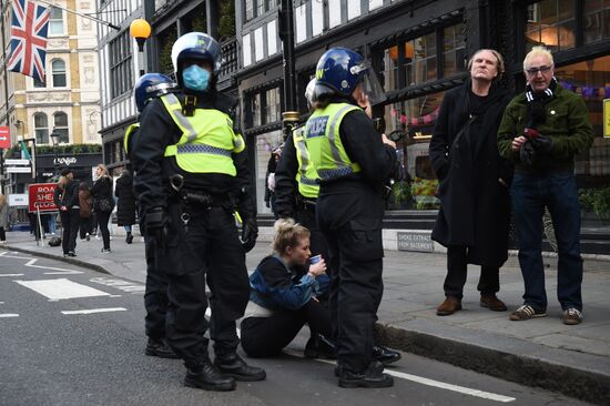 Акция протеста против мер по борьбе с коронавирусом в Лондоне