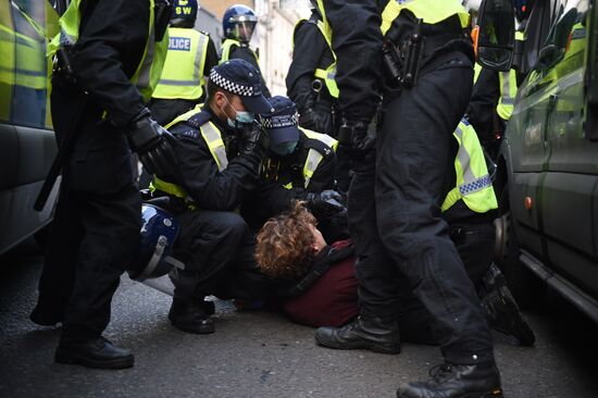 Акция протеста против мер по борьбе с коронавирусом в Лондоне