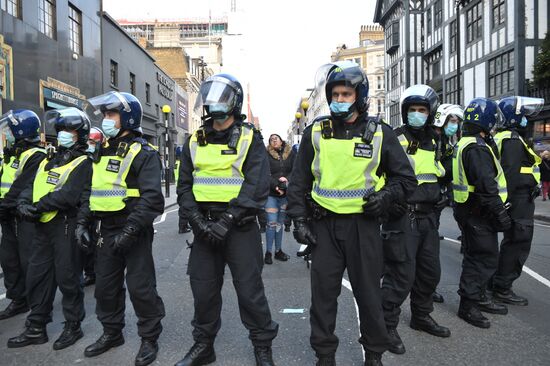 Акция протеста против мер по борьбе с коронавирусом в Лондоне
