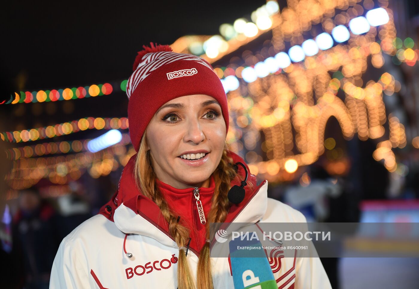 Двукратная чемпионка мира, олимпийская чемпионка в танцах на льду Татьяна Навка на открытии ГУМ-Катка на Красной площади. Место: Россия, Москва. Автор: Екатерина Чеснокова/РИА Новости. Открытие ГУМ-катка на Красной площади
