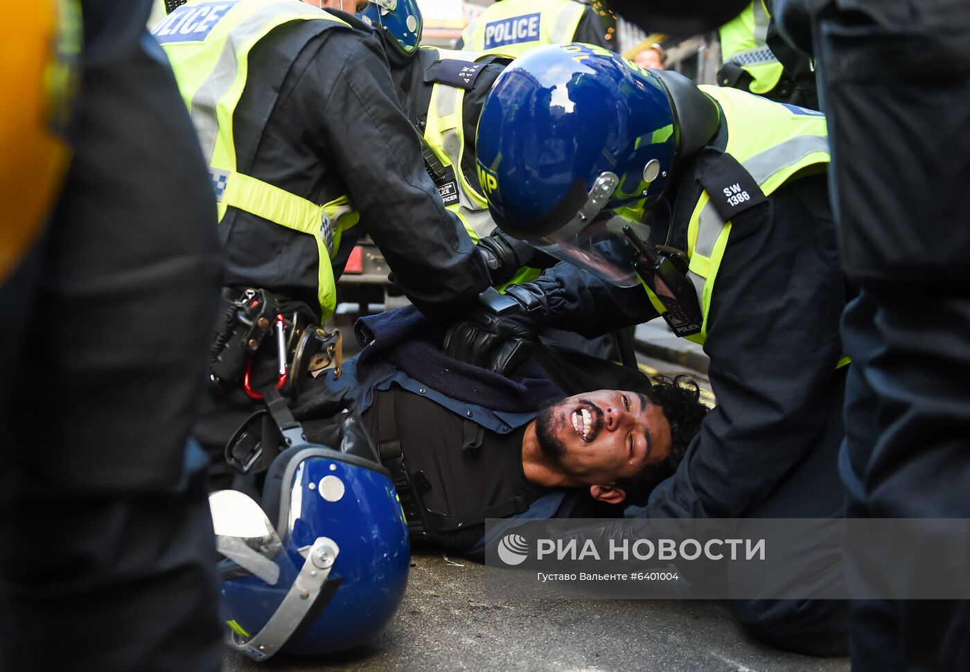 Акция протеста против мер по борьбе с коронавирусом в Лондоне