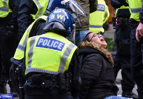 Акция протеста против мер по борьбе с коронавирусом в Лондоне