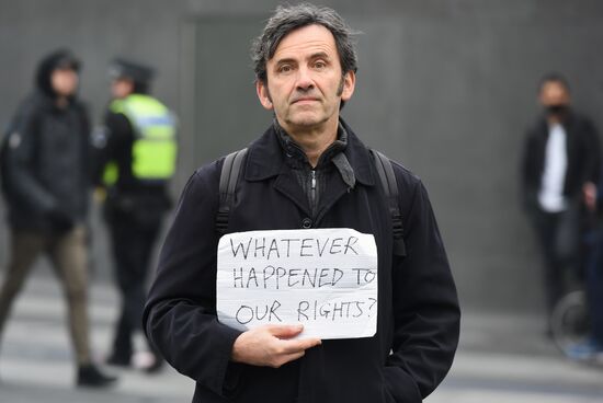 Акция протеста против мер по борьбе с коронавирусом в Лондоне