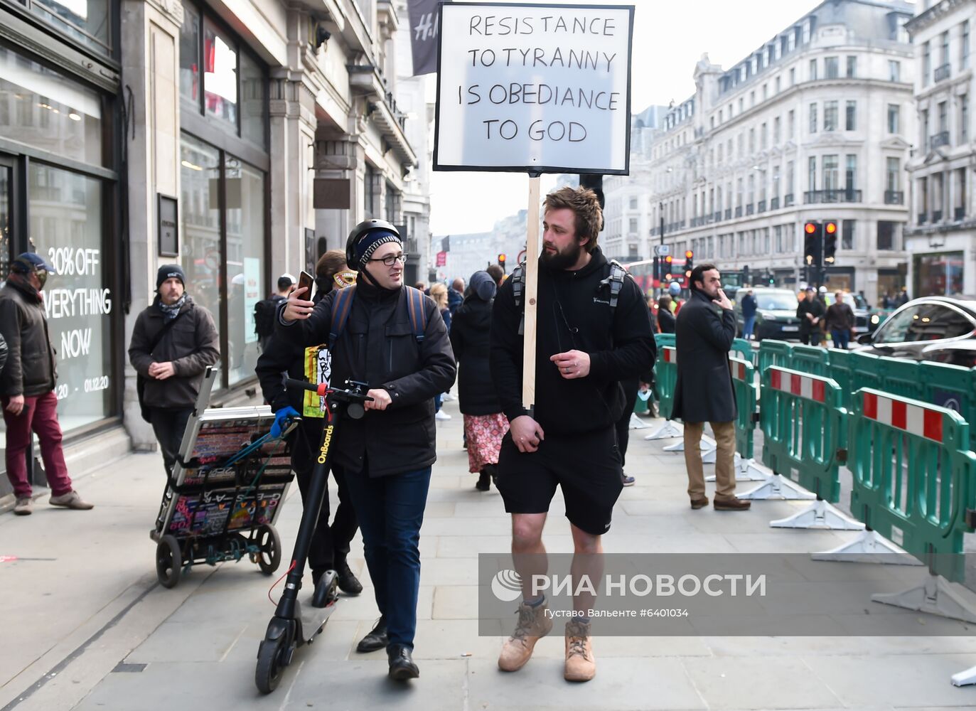 Акция протеста против мер по борьбе с коронавирусом в Лондоне