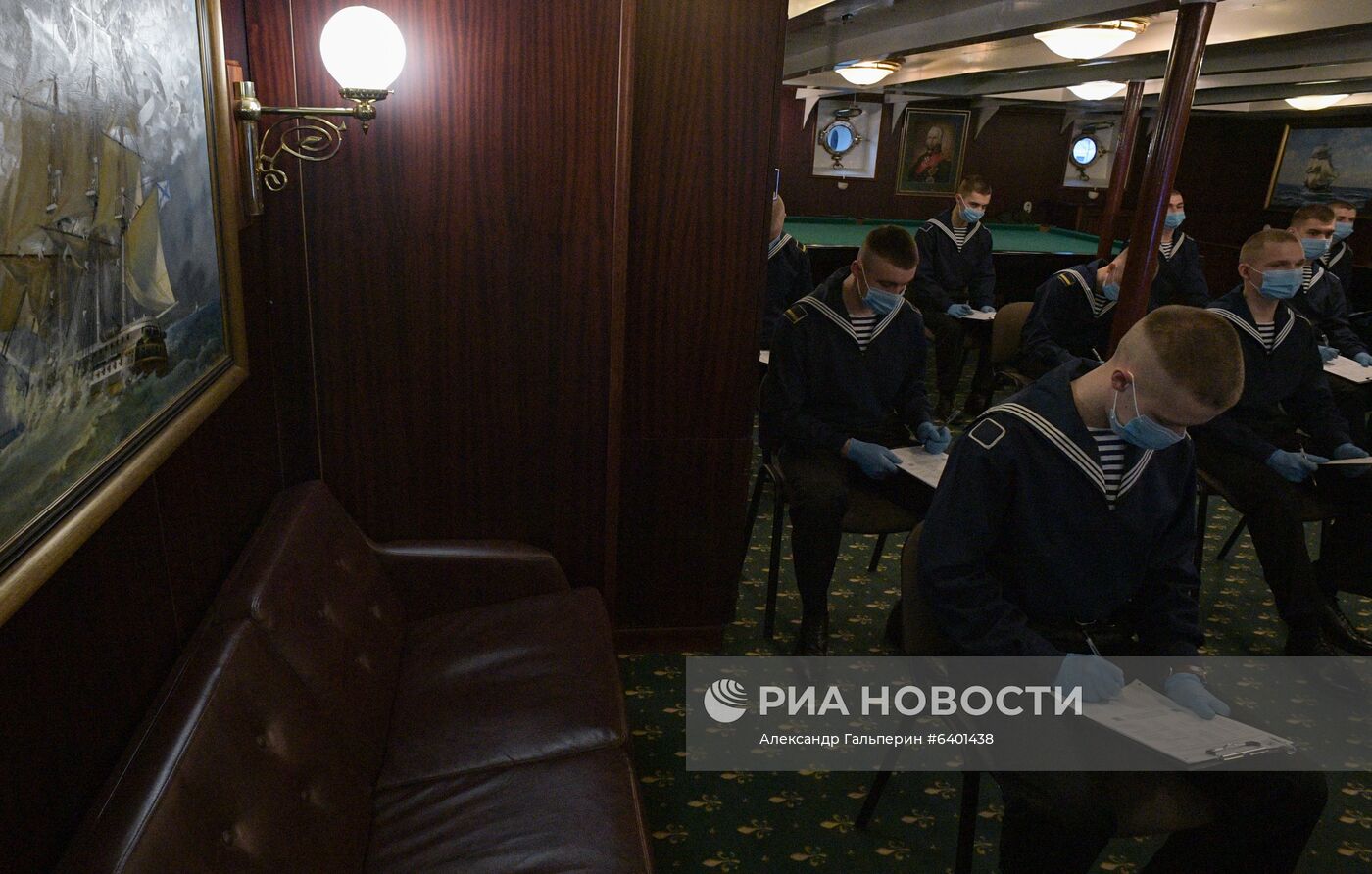 Географический диктант на крейсере "Аврора" в Санкт-Петербурге