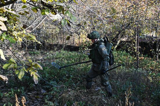 Разминирование жилого сектора в Степанакерте и его окрестностях