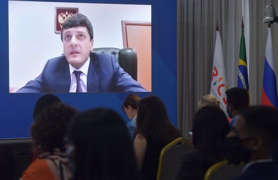 Молодежный саммит БРИКС. Встреча министров и руководителей ведомств стран БРИКС, курирующих молодежную политику. День второй