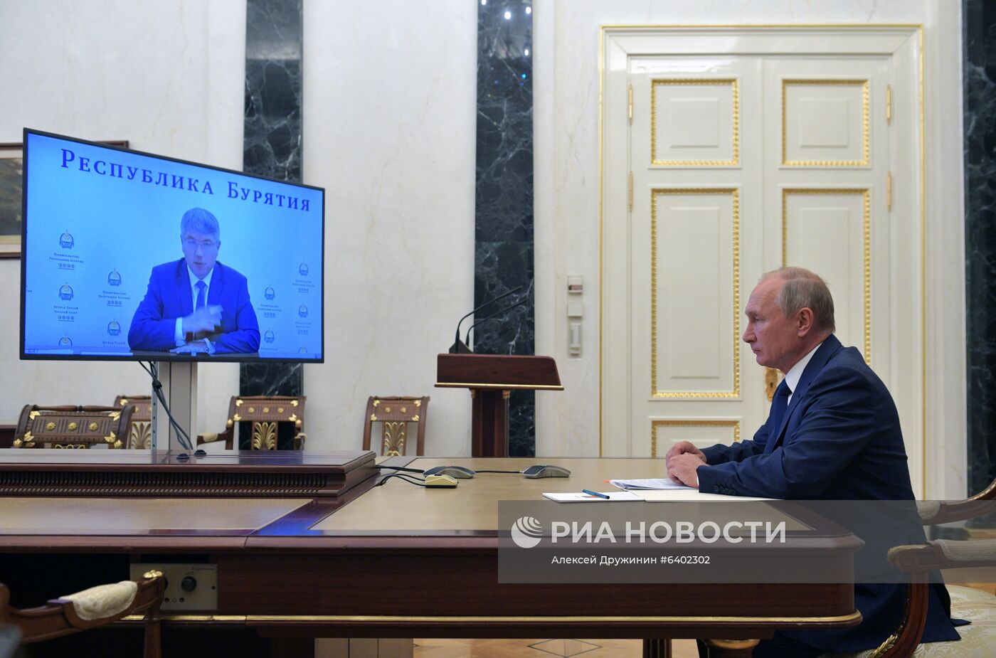 Рабочая встреча президента РФ В. Путина с главой Бурятии А. Цыденовым